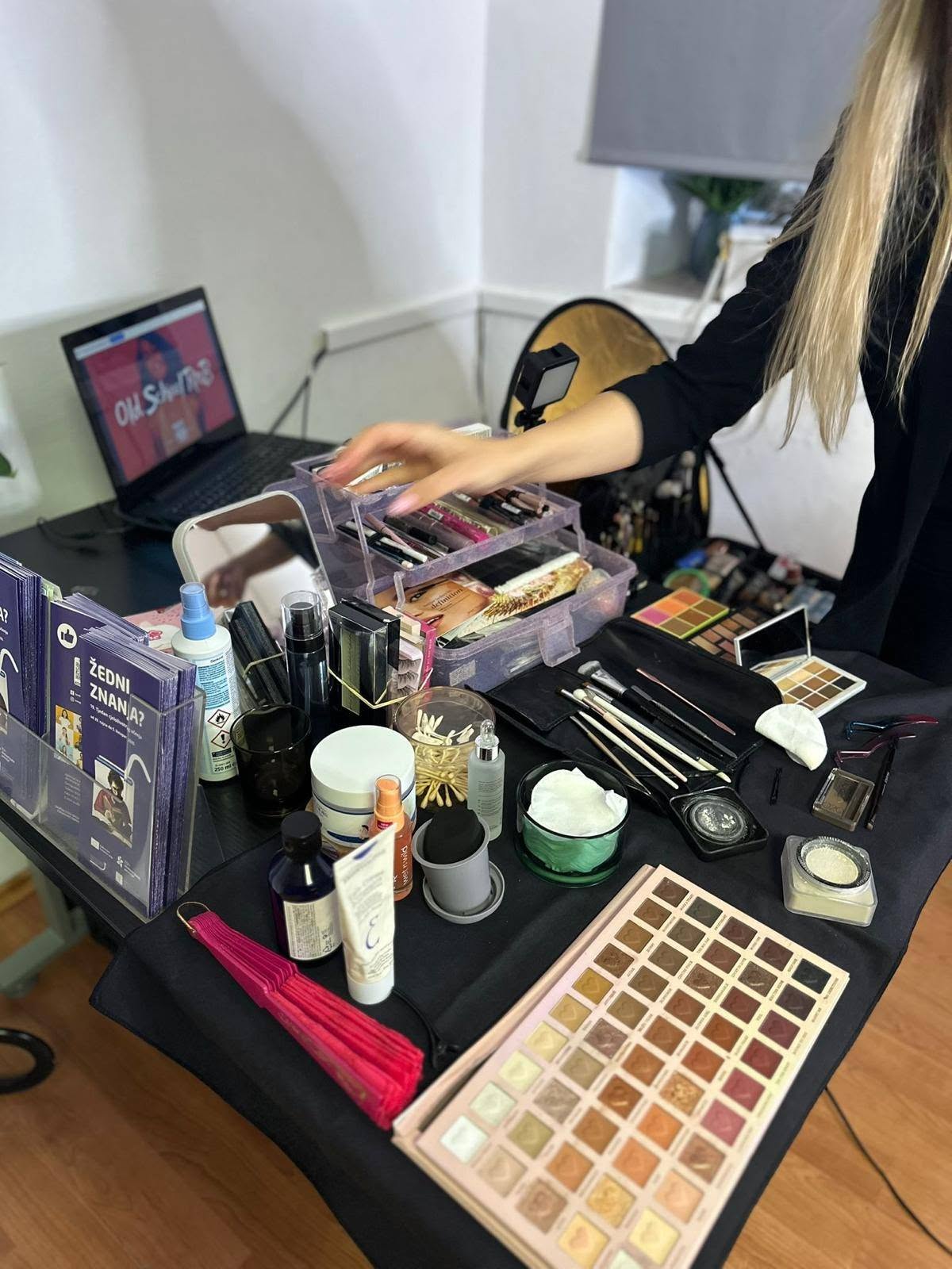 SELF-GLAM   Našminkaj se sama