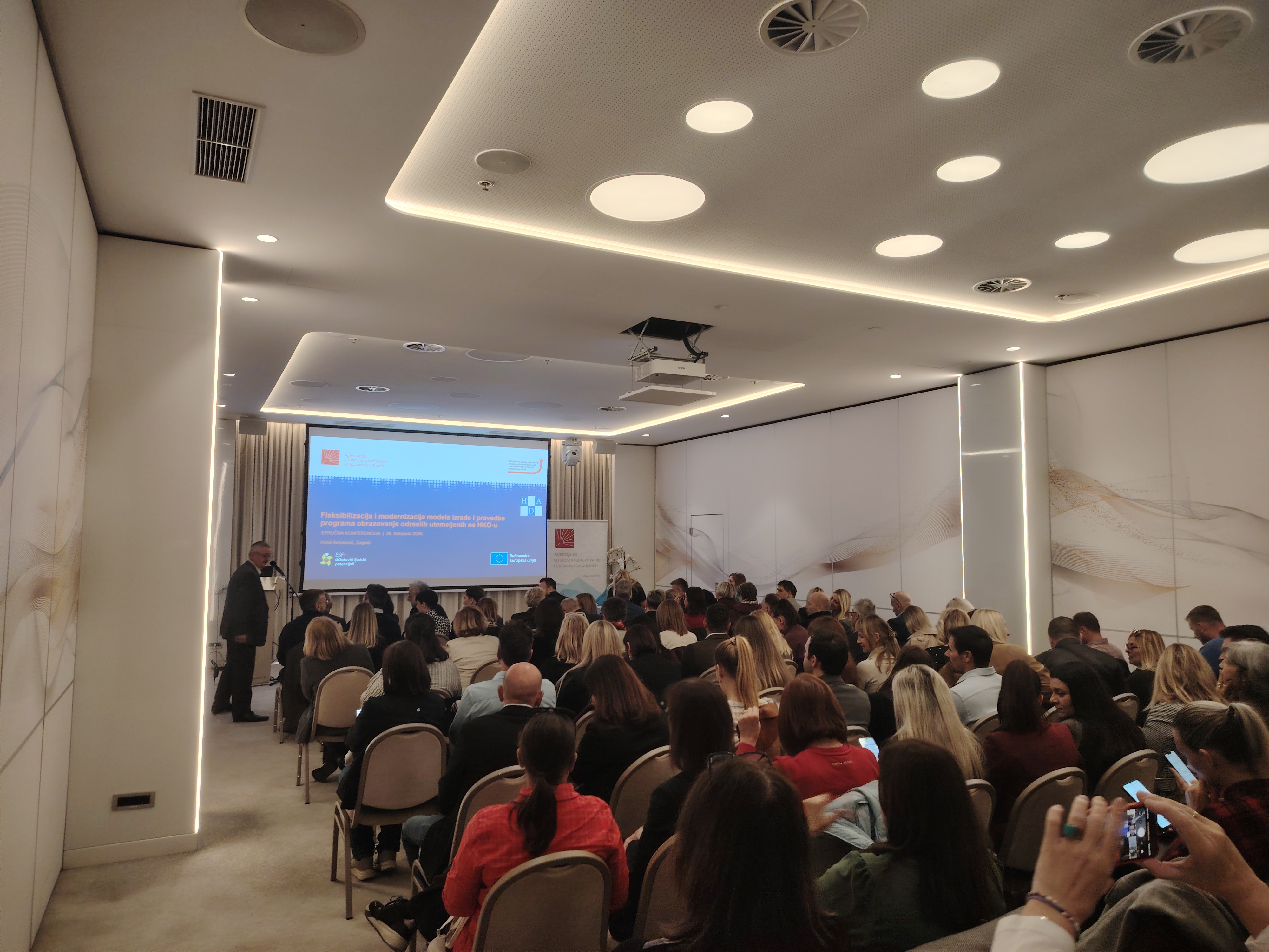 Održana stručno-znanstvena konferencija o fleksibilizaciji i modernizaciji modela izrade i provedbe programa obrazovanja odraslih utemeljenih na HKO-u 